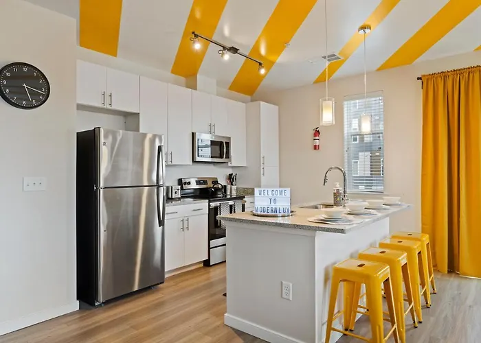Modern Home 2Br 2Ba Free Off-Street Parking & Wifi