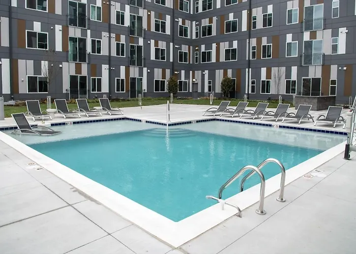 Modern Home 2Br 2Ba Free Off-Street Parking & Wifi